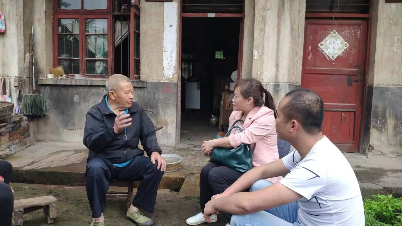 上门走访群众.jpg